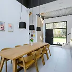 Modern Architectural Barn In The Countryside 度假居