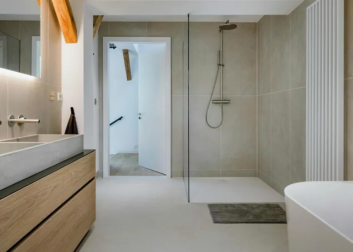 Modern Architectural Barn In The Countryside 別荘